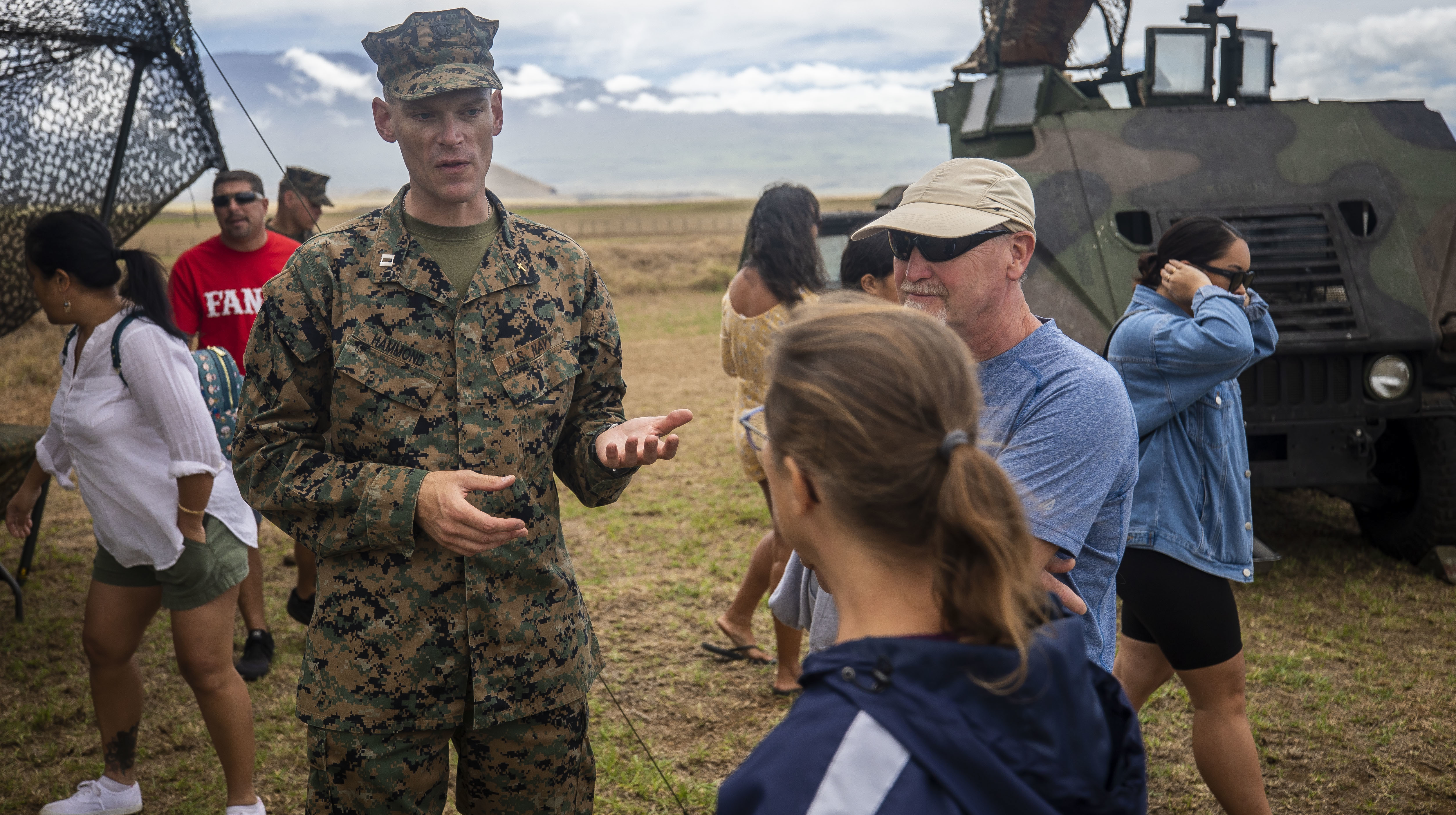 HMH 463 showcase Super Stallion at Waimea Fall Festival